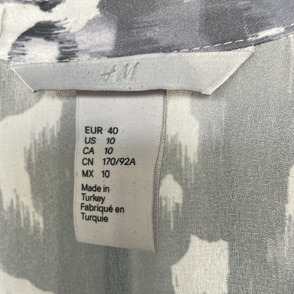 Beautiful wrap blue pattern wwrap top - Picture 5 of 6